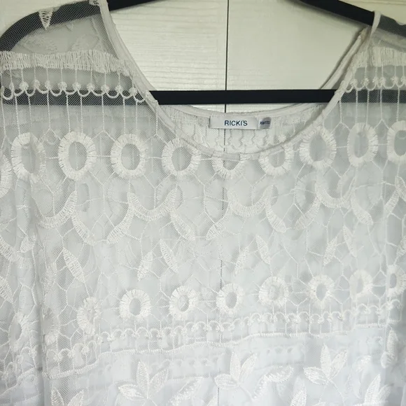 Ricki's Sheer Blouse Etched pattern throughout - Size  XXL - Picture 4 of 8